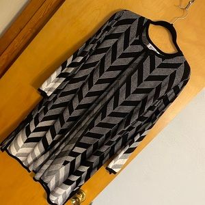 🖤🤍 chevron over sweater with hook and eye clasp— Kasper XXL